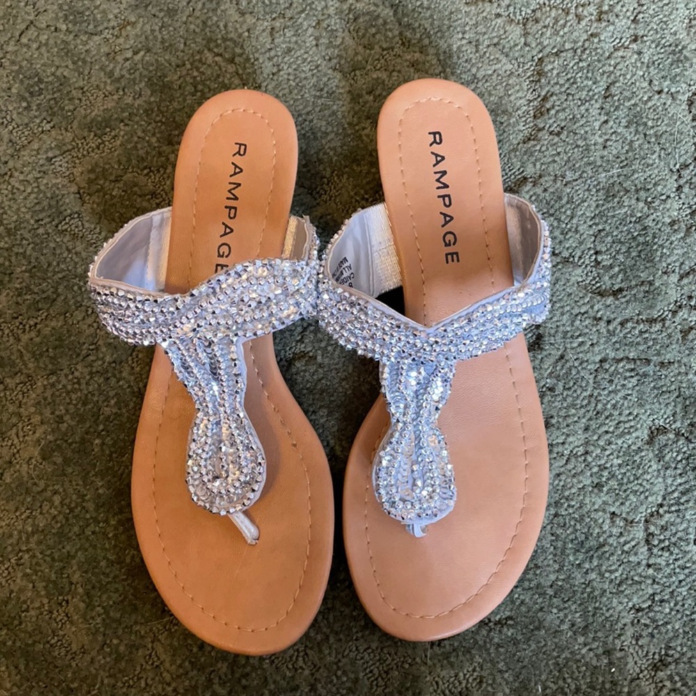 Small heeled sandal
